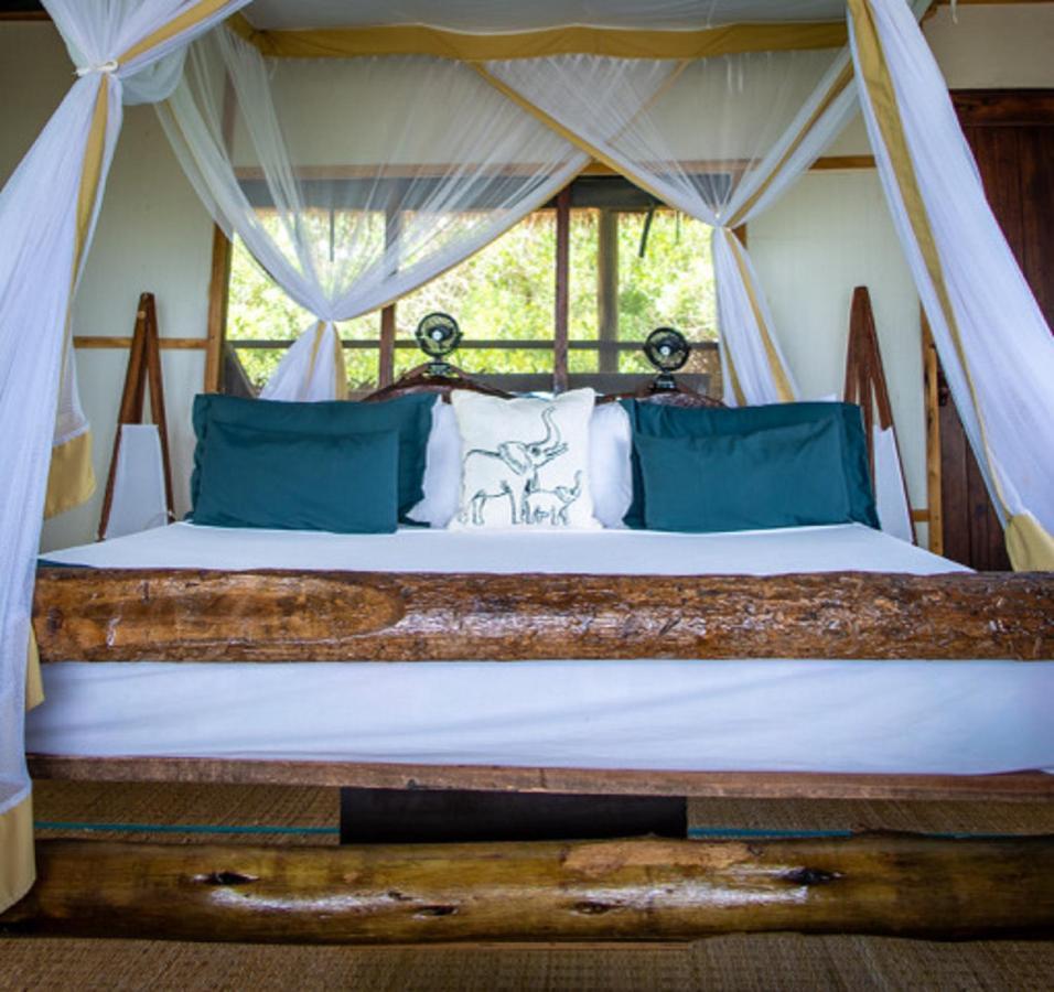 Simply Saadani Camp, A Tent With A View Safaris Mkwaja Экстерьер фото