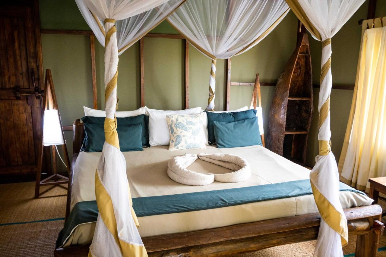 Simply Saadani Camp, A Tent With A View Safaris Mkwaja Экстерьер фото